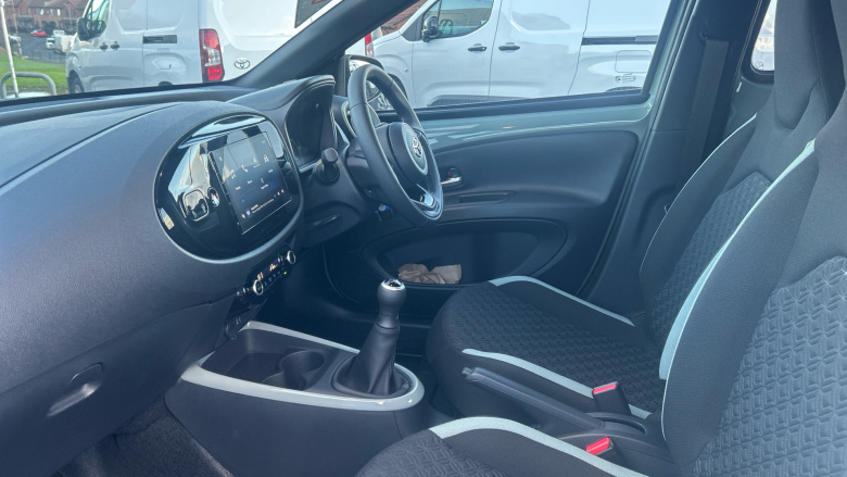 Toyota Aygo X 1.0 VVT-i Edge 5dr Petrol Hatchback